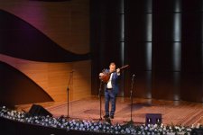 Горная река, ведущая к цветникам - творчество Ашуга Адалята (ФОТО)