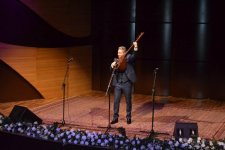 Горная река, ведущая к цветникам - творчество Ашуга Адалята (ФОТО)