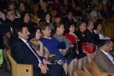 Горная река, ведущая к цветникам - творчество Ашуга Адалята (ФОТО)