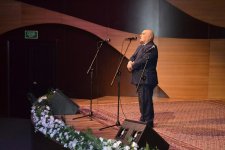 Горная река, ведущая к цветникам - творчество Ашуга Адалята (ФОТО)