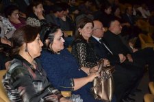 Горная река, ведущая к цветникам - творчество Ашуга Адалята (ФОТО)