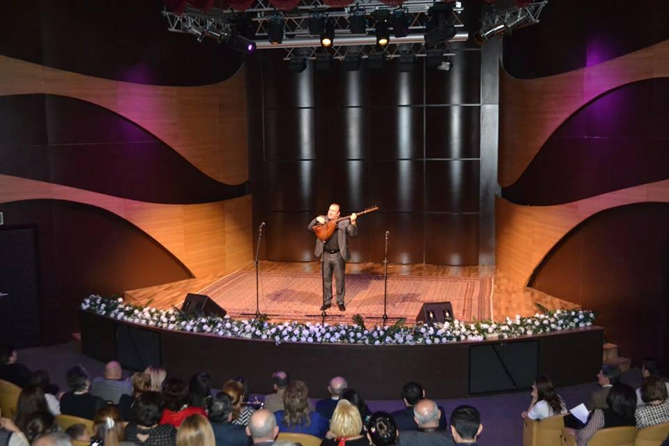 Горная река, ведущая к цветникам - творчество Ашуга Адалята (ФОТО)