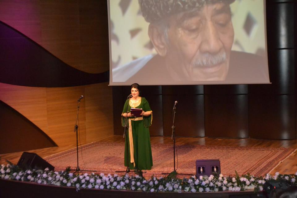 Горная река, ведущая к цветникам - творчество Ашуга Адалята (ФОТО)