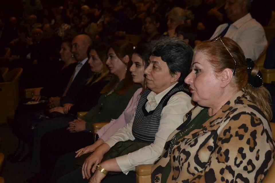 Горная река, ведущая к цветникам - творчество Ашуга Адалята (ФОТО)