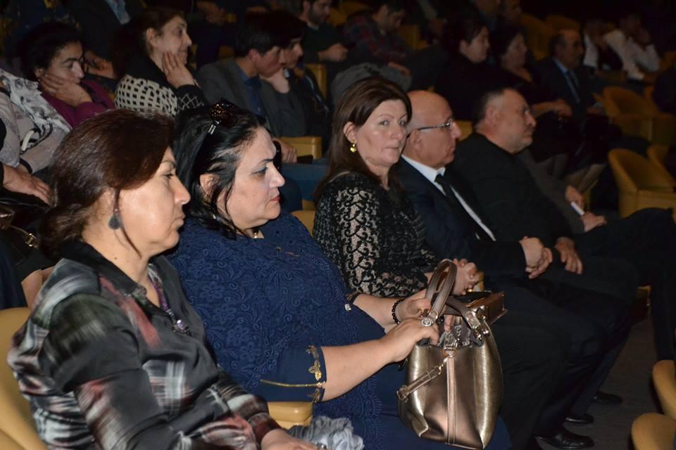 Горная река, ведущая к цветникам - творчество Ашуга Адалята (ФОТО)