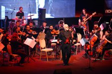 Ярко, эффектно, зрелищно – мировые рок-хиты зазвучали по-новому в Баку (ФОТО)