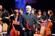 Ярко, эффектно, зрелищно – мировые рок-хиты зазвучали по-новому в Баку (ФОТО)