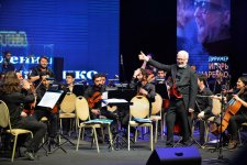 Ярко, эффектно, зрелищно – мировые рок-хиты зазвучали по-новому в Баку (ФОТО)