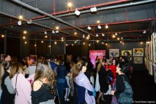 В Port Baku Mall открылась выставка 18 талантливых женщин-художниц "Вечная сила цвета" (ФОТО)