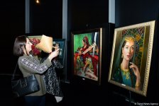 В Port Baku Mall открылась выставка 18 талантливых женщин-художниц "Вечная сила цвета" (ФОТО)