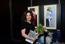 В Port Baku Mall открылась выставка 18 талантливых женщин-художниц "Вечная сила цвета" (ФОТО)