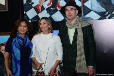 В Port Baku Mall открылась выставка 18 талантливых женщин-художниц "Вечная сила цвета" (ФОТО)