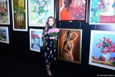 В Port Baku Mall открылась выставка 18 талантливых женщин-художниц "Вечная сила цвета" (ФОТО)