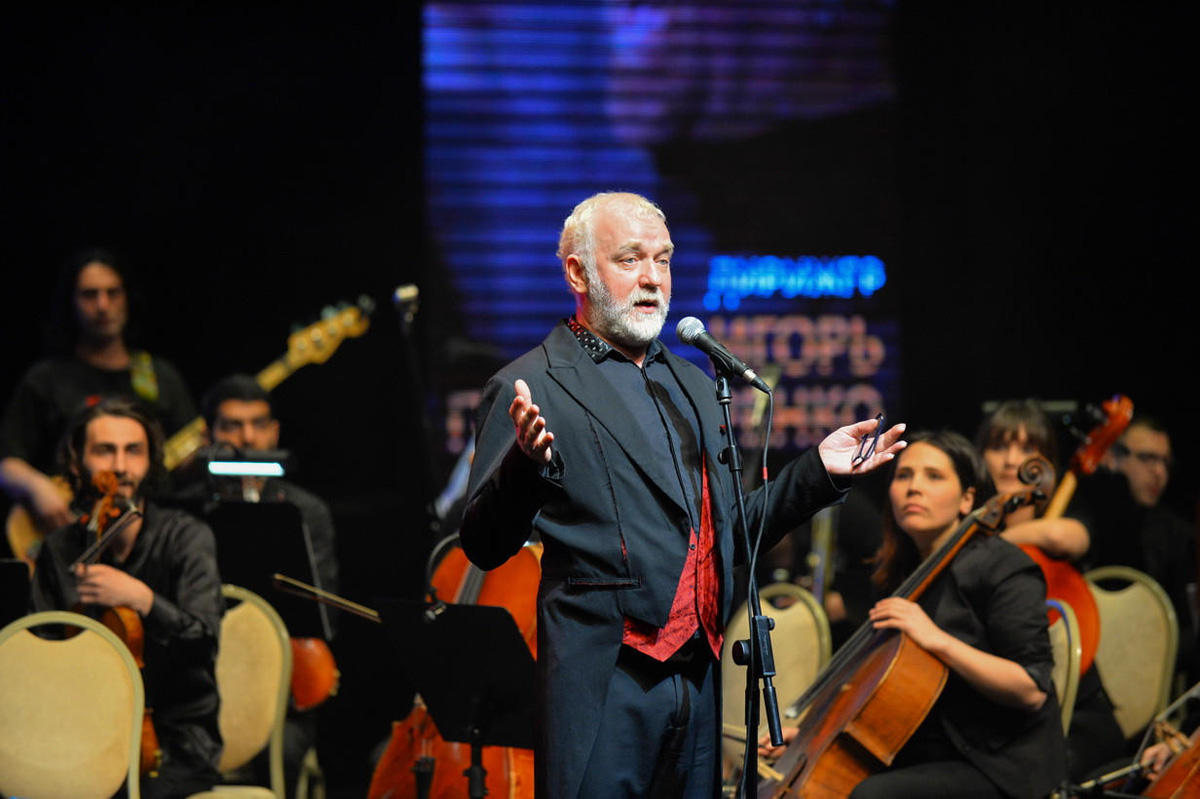 Ярко, эффектно, зрелищно – мировые рок-хиты зазвучали по-новому в Баку (ФОТО)