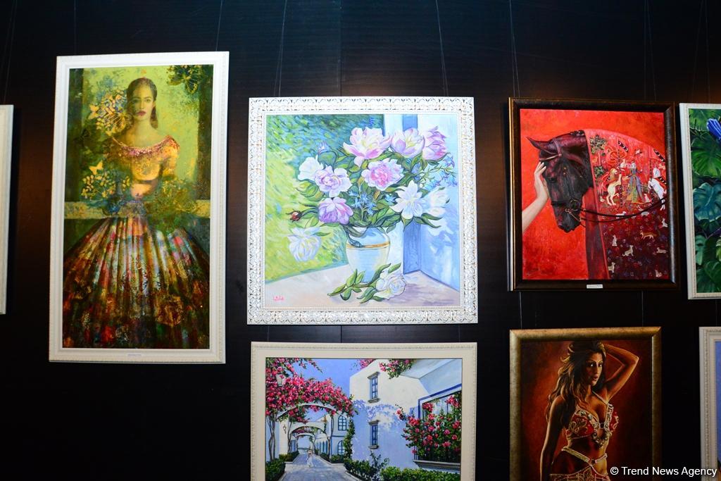 В Port Baku Mall открылась выставка 18 талантливых женщин-художниц "Вечная сила цвета" (ФОТО)