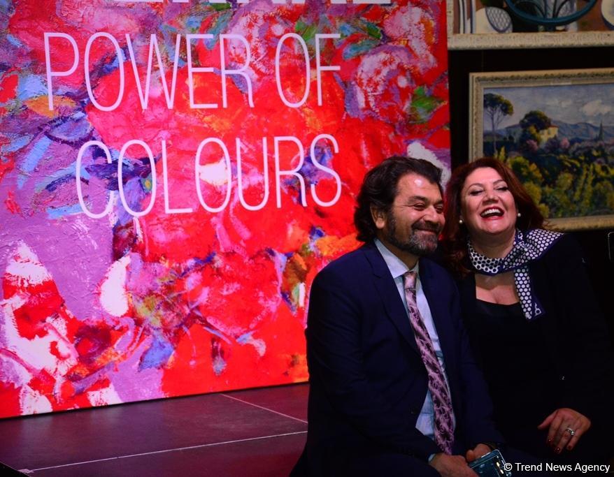 В Port Baku Mall открылась выставка 18 талантливых женщин-художниц "Вечная сила цвета" (ФОТО)