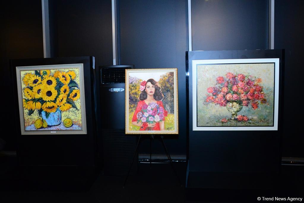 В Port Baku Mall открылась выставка 18 талантливых женщин-художниц "Вечная сила цвета" (ФОТО)