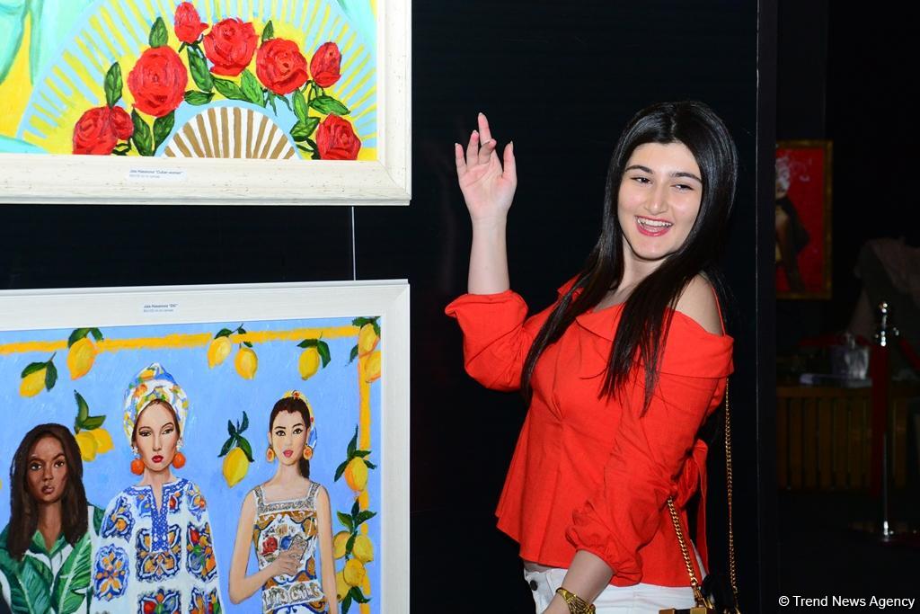 В Port Baku Mall открылась выставка 18 талантливых женщин-художниц "Вечная сила цвета" (ФОТО)