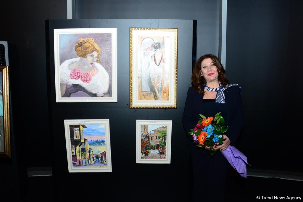 В Port Baku Mall открылась выставка 18 талантливых женщин-художниц "Вечная сила цвета" (ФОТО)