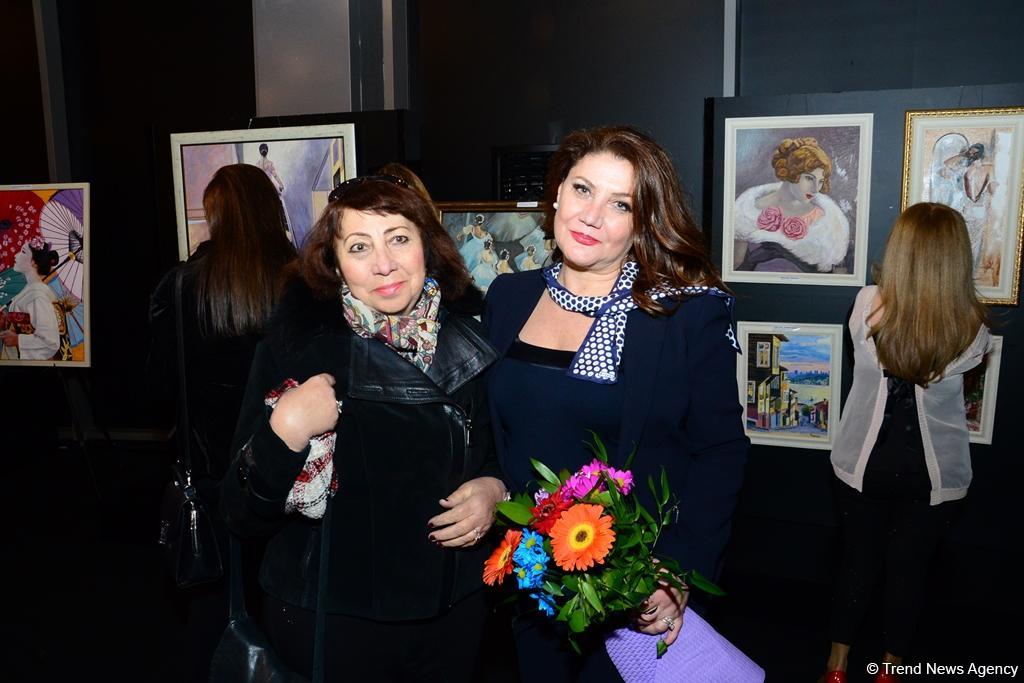 В Port Baku Mall открылась выставка 18 талантливых женщин-художниц "Вечная сила цвета" (ФОТО)