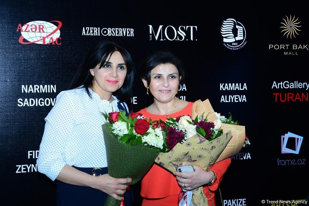 В Port Baku Mall открылась выставка 18 талантливых женщин-художниц "Вечная сила цвета" (ФОТО)