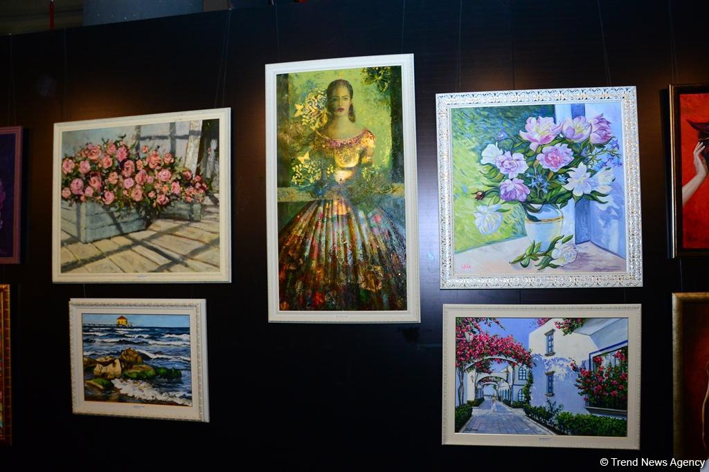 В Port Baku Mall открылась выставка 18 талантливых женщин-художниц "Вечная сила цвета" (ФОТО)