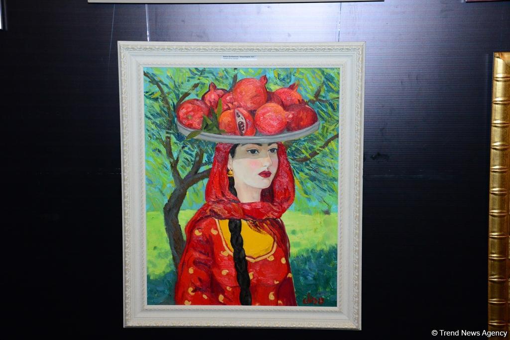 В Port Baku Mall открылась выставка 18 талантливых женщин-художниц "Вечная сила цвета" (ФОТО)