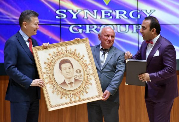 Лидеры мировых шахмат в Азербайджане – хорошее настроение на пути к победе (ФОТО)