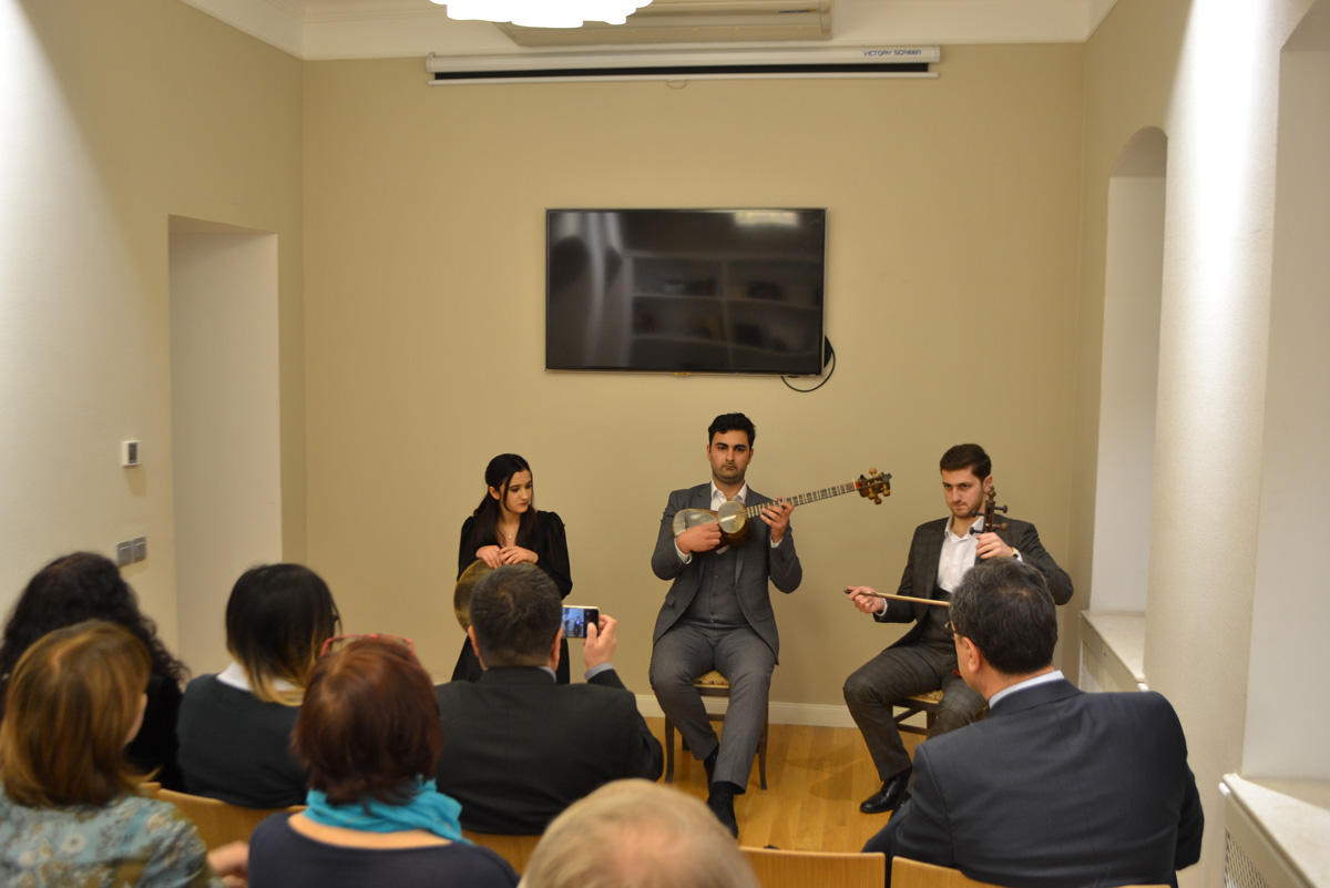 Музыку немецких классиков исполнили на народных азербайджанских инструментах (ФОТО)