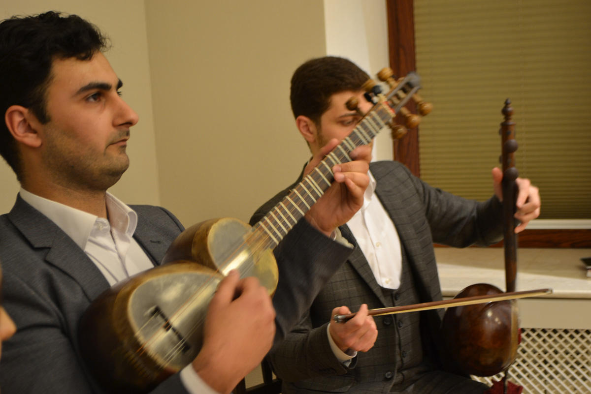 Музыку немецких классиков исполнили на народных азербайджанских инструментах (ФОТО)