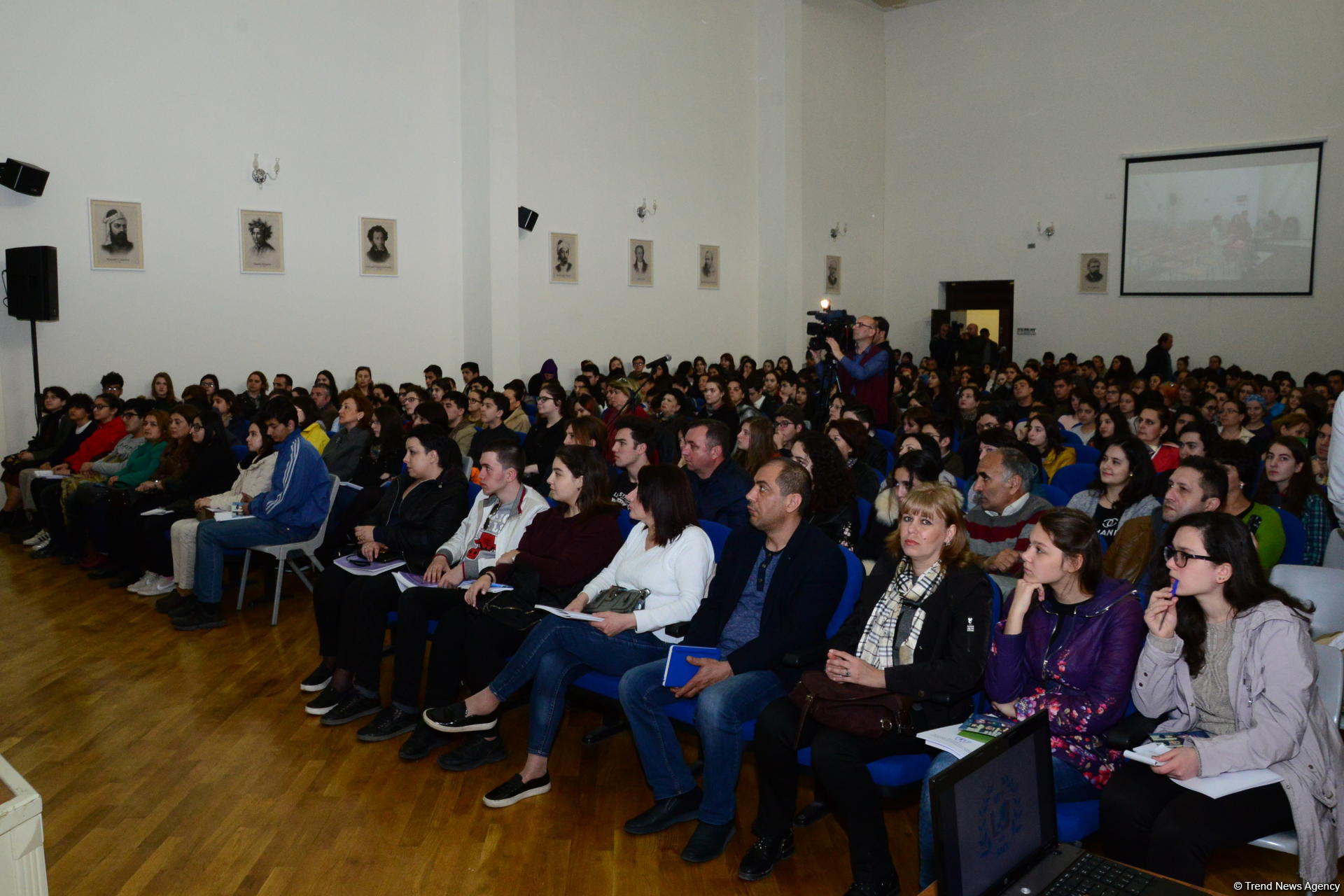 В Бакинском филиале МГУ имени М.В.Ломоносова прошел традиционный День открытых дверей (ФОТО)
