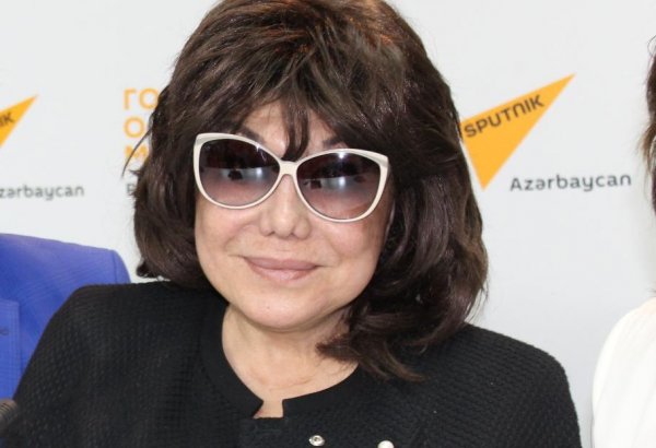 Флора Керимова: Перед вами сидит народная артистка Азербайджана (ФОТО)