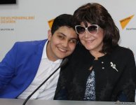 Флора Керимова: Перед вами сидит народная артистка Азербайджана (ФОТО)