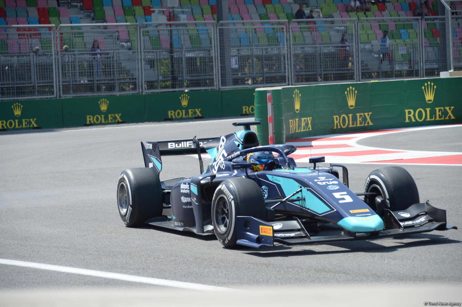 Определились лучшие пилоты практической сессии автогонок в классе FIA Formula-2 (ФОТО)