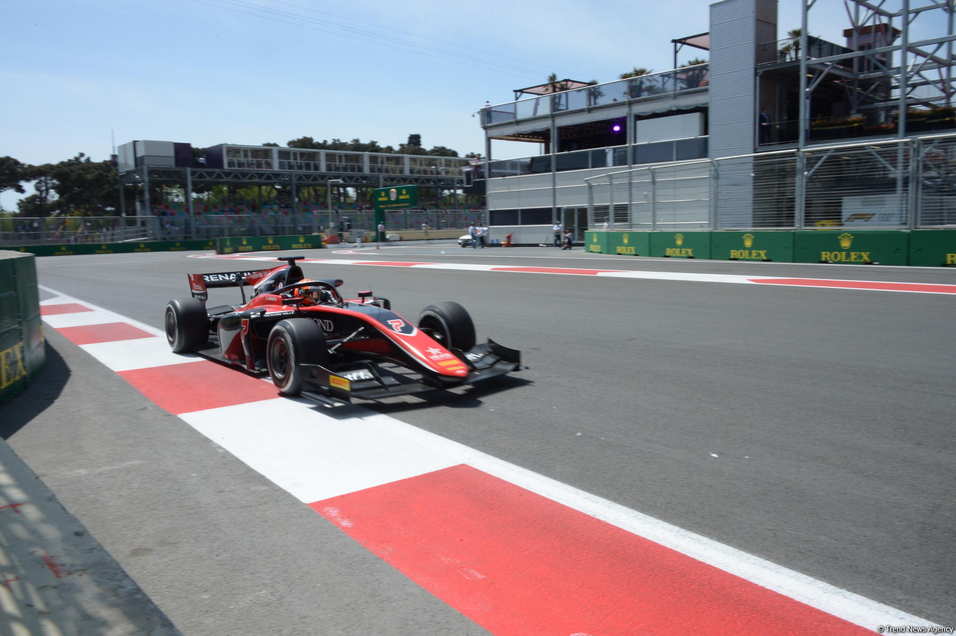 Определились лучшие пилоты практической сессии автогонок в классе FIA Formula-2 (ФОТО)