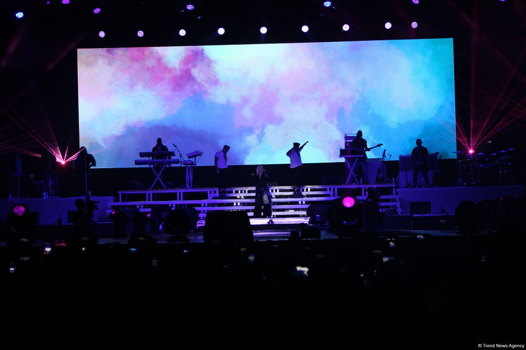 Фантастическое шоу Кристины Агилеры в рамках Гран-при Азербайджана Формулы 1 (ВИДЕО, ФОТО)