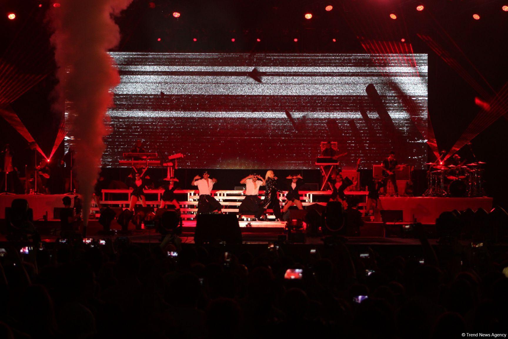 Фантастическое шоу Кристины Агилеры в рамках Гран-при Азербайджана Формулы 1 (ВИДЕО, ФОТО)