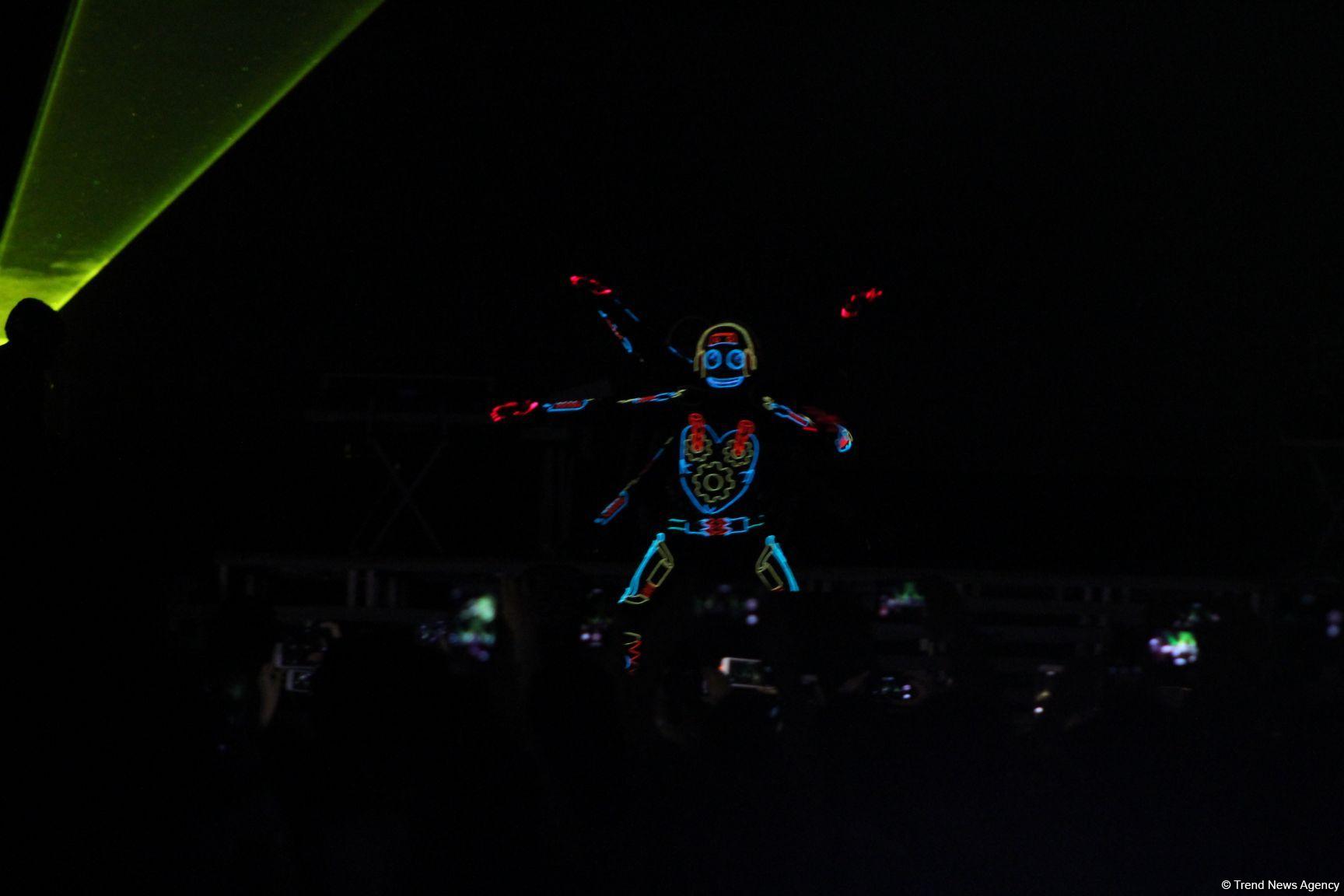 Фантастическое шоу Кристины Агилеры в рамках Гран-при Азербайджана Формулы 1 (ВИДЕО, ФОТО)