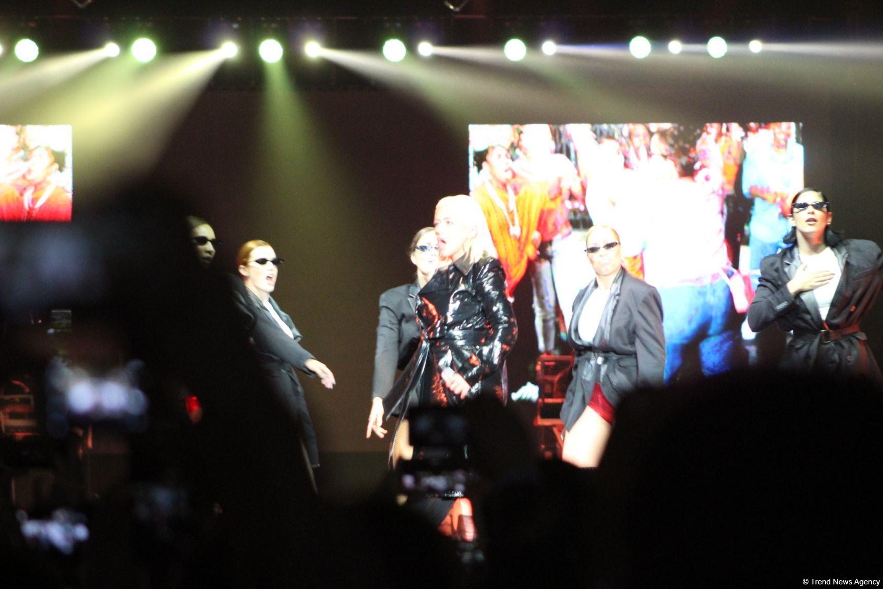 Фантастическое шоу Кристины Агилеры в рамках Гран-при Азербайджана Формулы 1 (ВИДЕО, ФОТО)