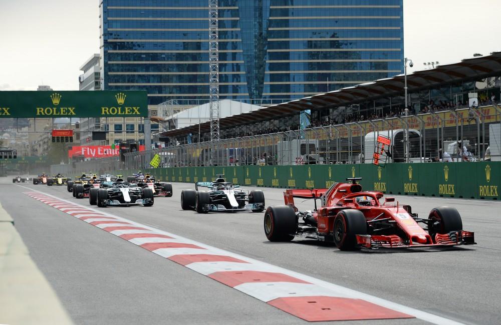 Президент Ильхам Алиев и его супруга Мехрибан Алиева наградили победителей Гран-при Азербайджана Формулы 1 (ФОТО, ВИДЕО)