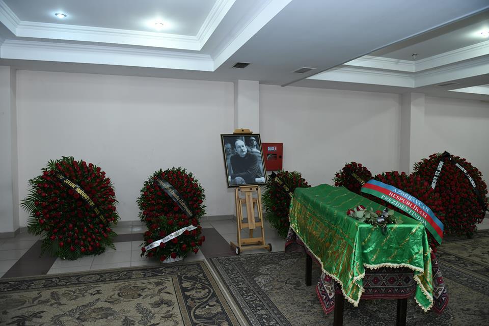 В Баку проводили в последний путь народного художника Токая Мамедова (ФОТО)