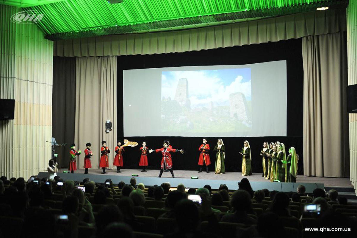 Азербайджанский коллектив удостоен звания "Народный ансамбль Украины" (ФОТО)