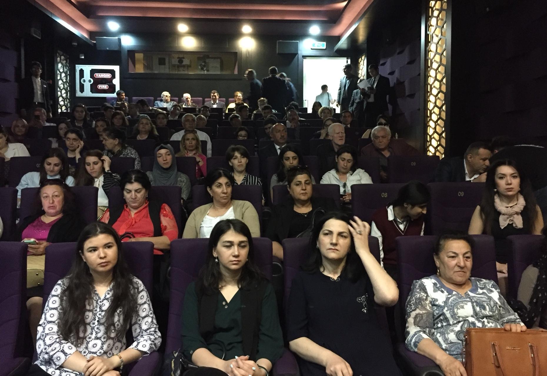 Кино для всех: фильм "Dolu" показали людям с нарушением зрения  и слуха (ФОТО)