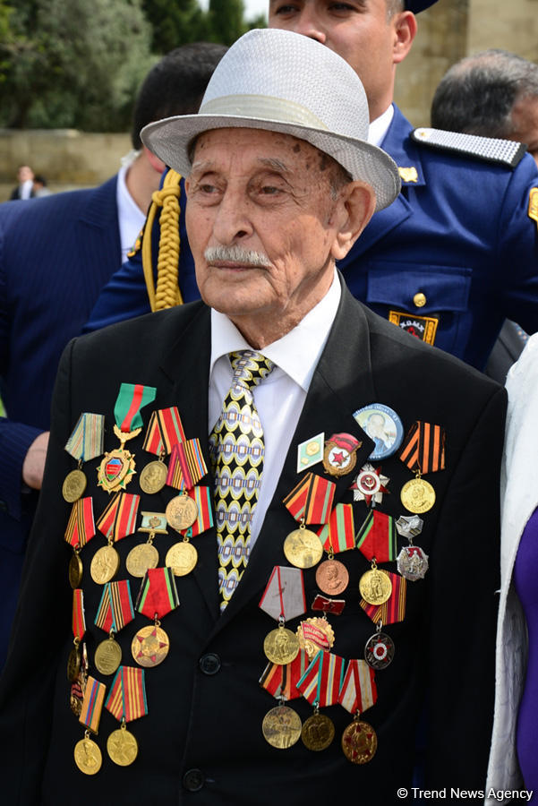 Общественность Азербайджана отмечает День Победы  (ФОТО)