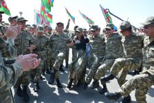 В Евлахе прошел праздничный концерт для военнослужащих (ФОТО)