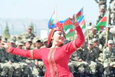 В Евлахе прошел праздничный концерт для военнослужащих (ФОТО)