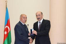 В Баку состоялось награждение деятелей культуры и искусства (ФОТО)