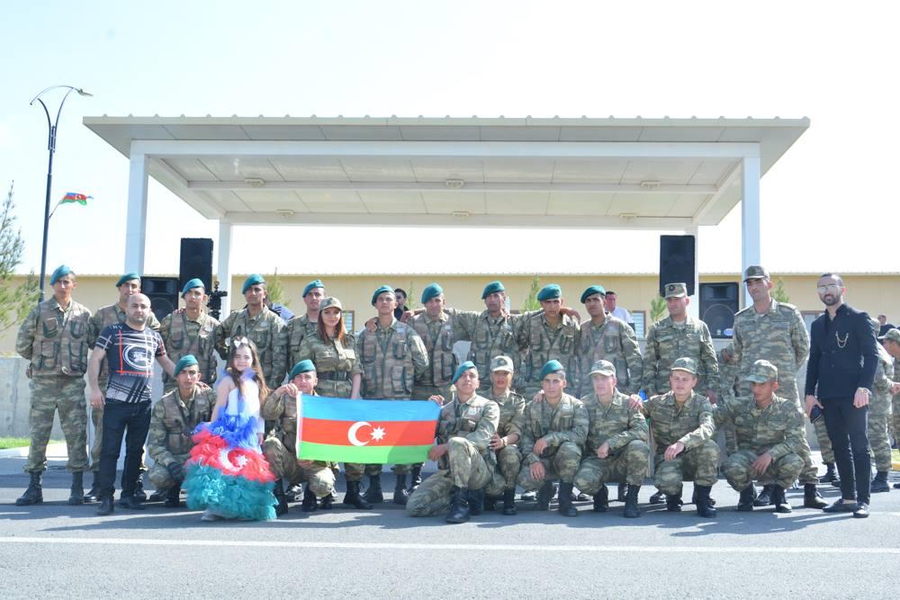 В Евлахе прошел праздничный концерт для военнослужащих (ФОТО)