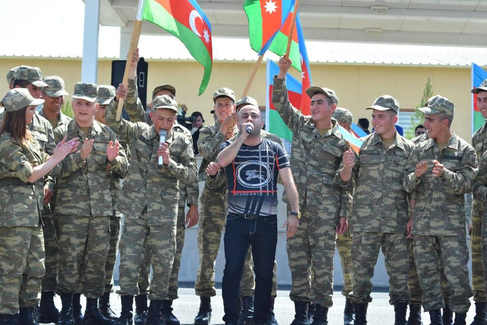 В Евлахе прошел праздничный концерт для военнослужащих (ФОТО)