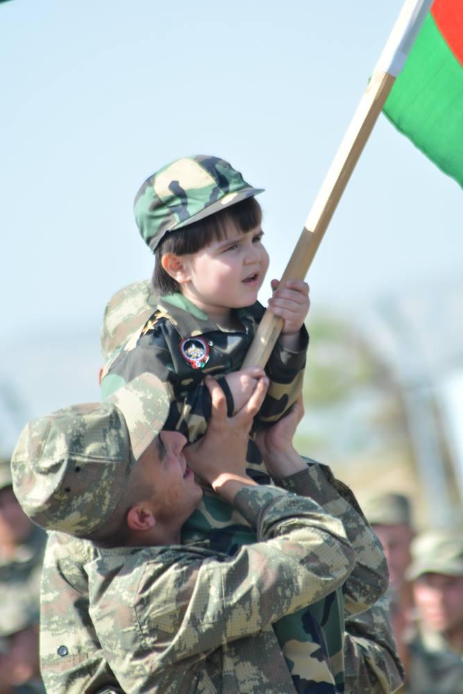 В Евлахе прошел праздничный концерт для военнослужащих (ФОТО)